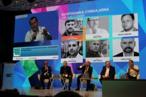 ctoc; eZaopatrzenie.pl; venturishoreca; Tomasz Szuba speaking and sitting during discussion ETI 2018 conference in Lublin.
